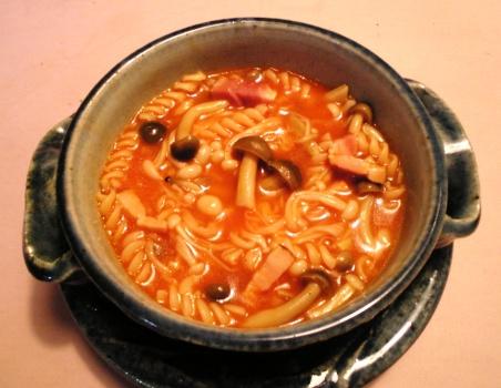 きのことマカロニの簡単トマトスープ