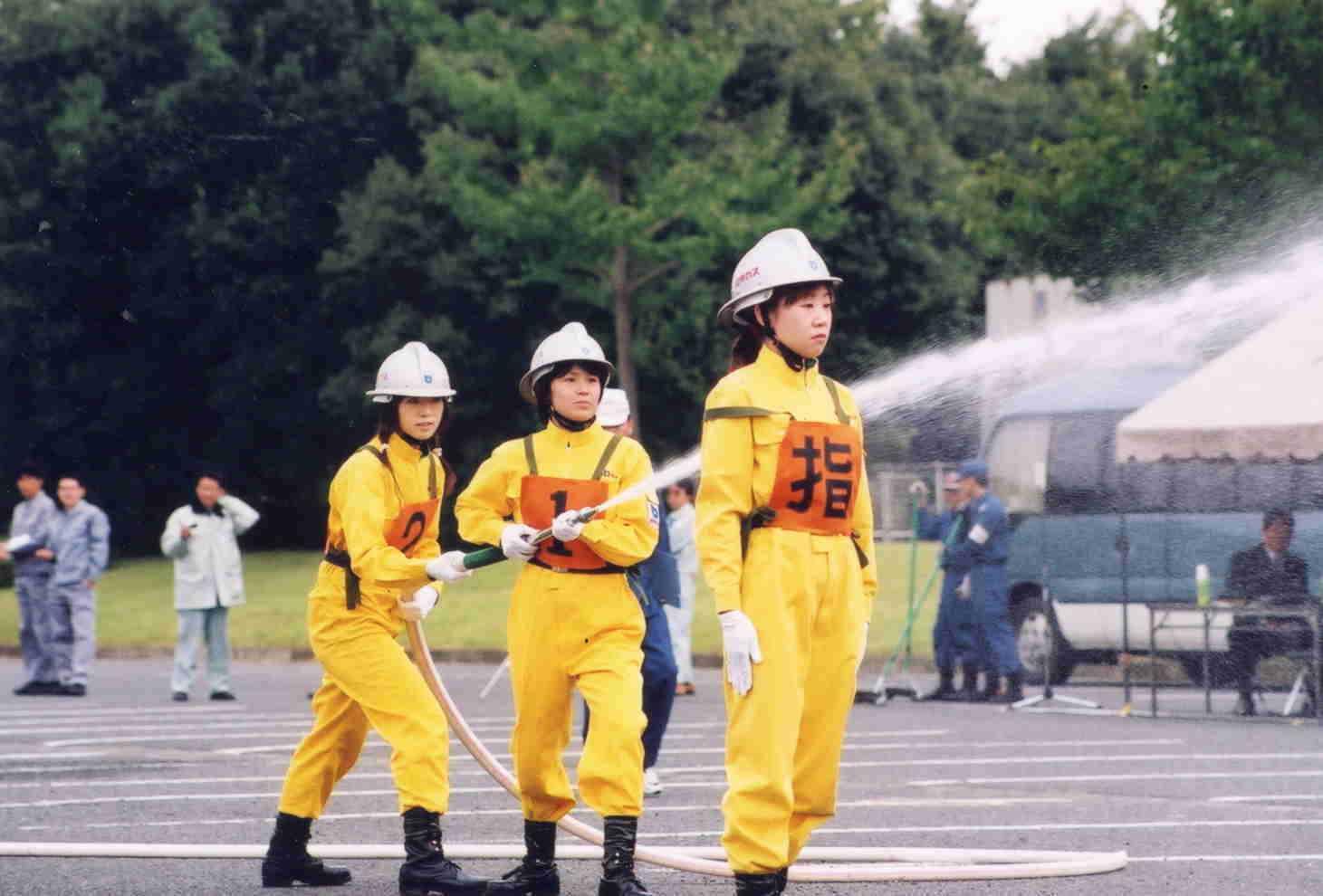 「屋内消火栓の部」に出場した女子チーム