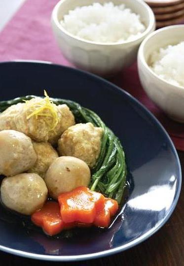 鶏のうま味たっぷり「里芋と鶏だんごのあんかけ煮」