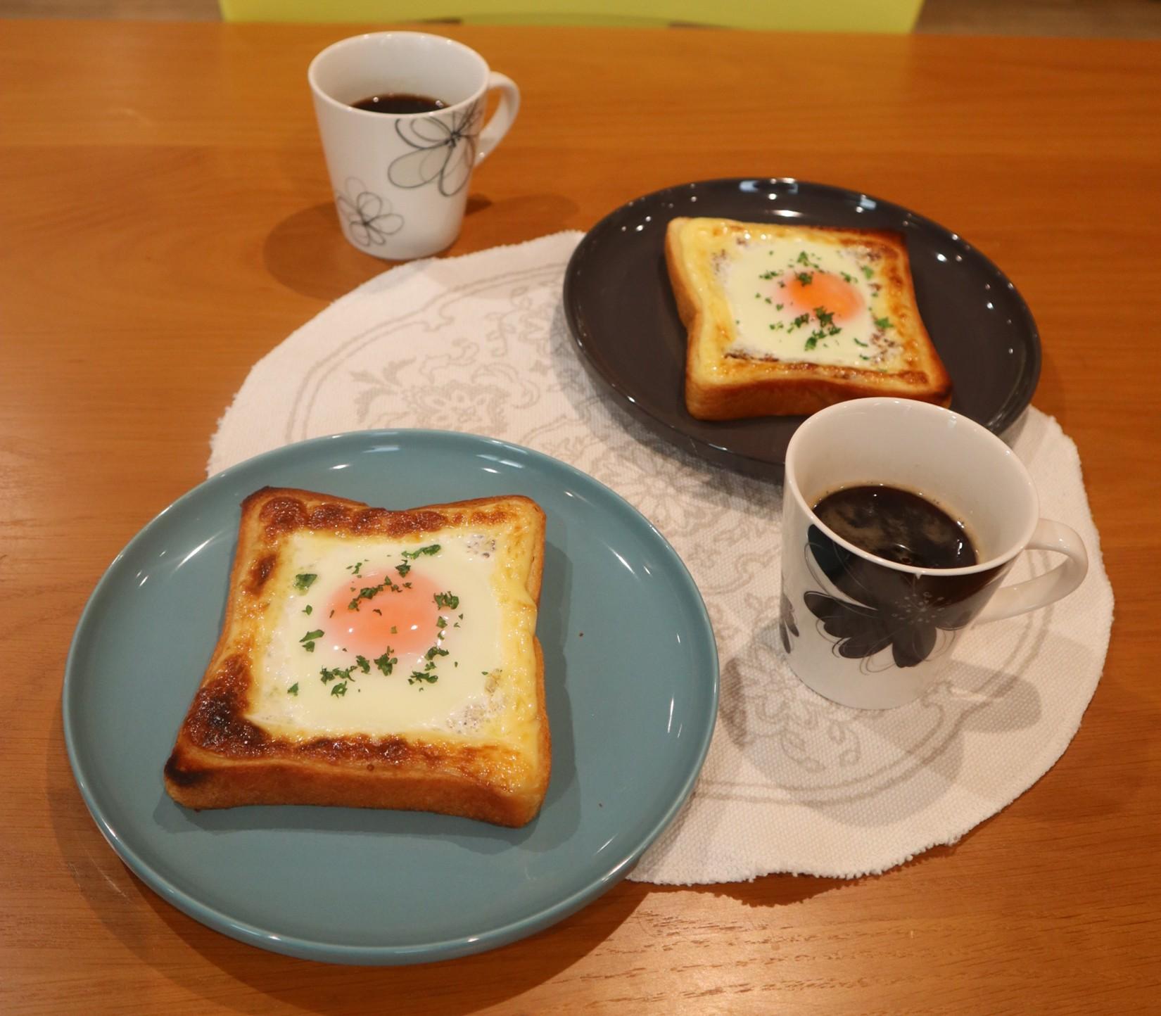 目玉焼きトースト